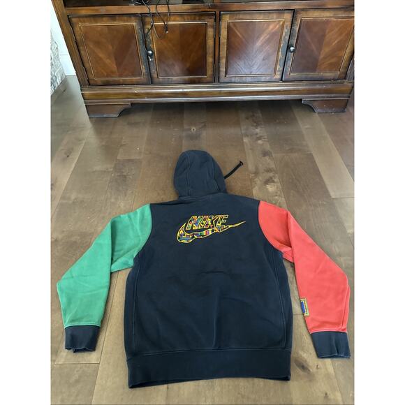 Nike Sportswear Club Fleece Hoodie Sweatshirt Size Small Blk/red/grn - Picture 3 of 3